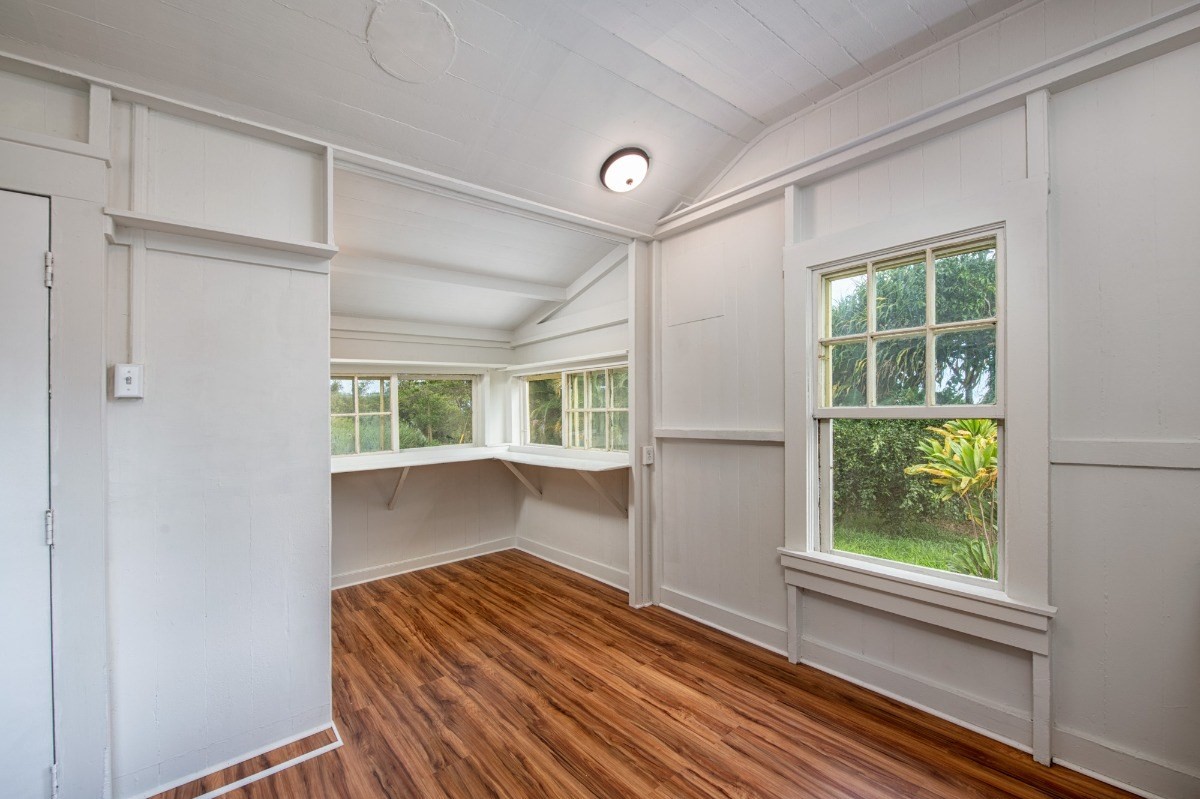 48-5314 Kukuihaele Road Honokaa, HI 96727 - Photo 10 of 24 a view of room with window and wooden floor