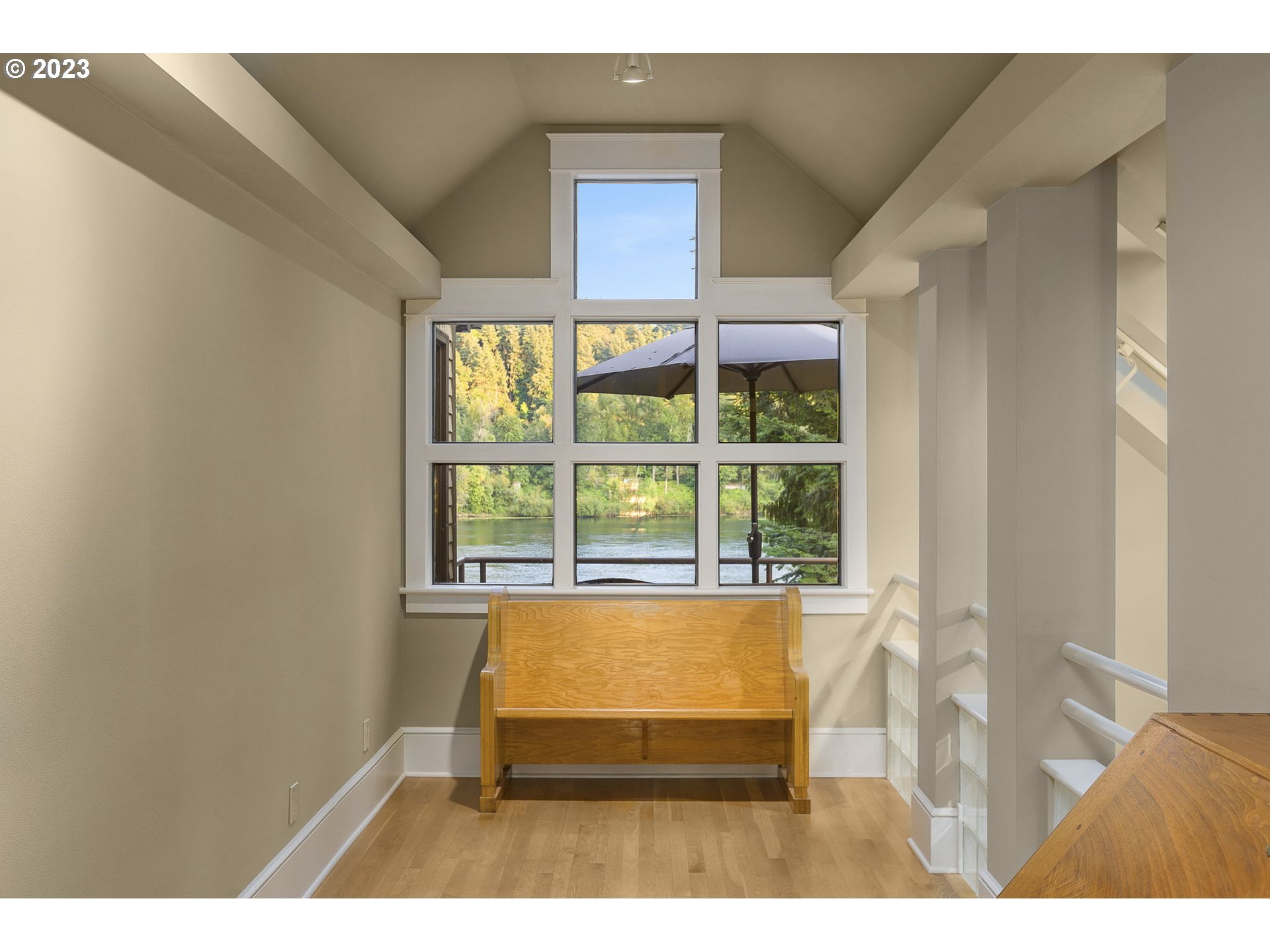 224 Southwest Forest Cove Road West Linn, OR 97068 - Photo 16 of 36 a living room with furniture