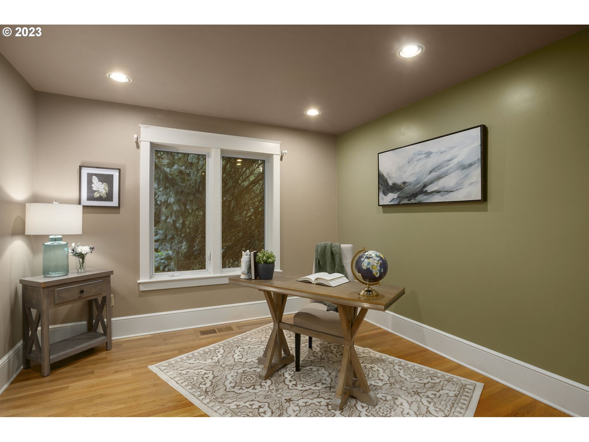 224 Southwest Forest Cove Road West Linn, OR 97068 - Photo 19 of 36 a workspace with furniture and a window