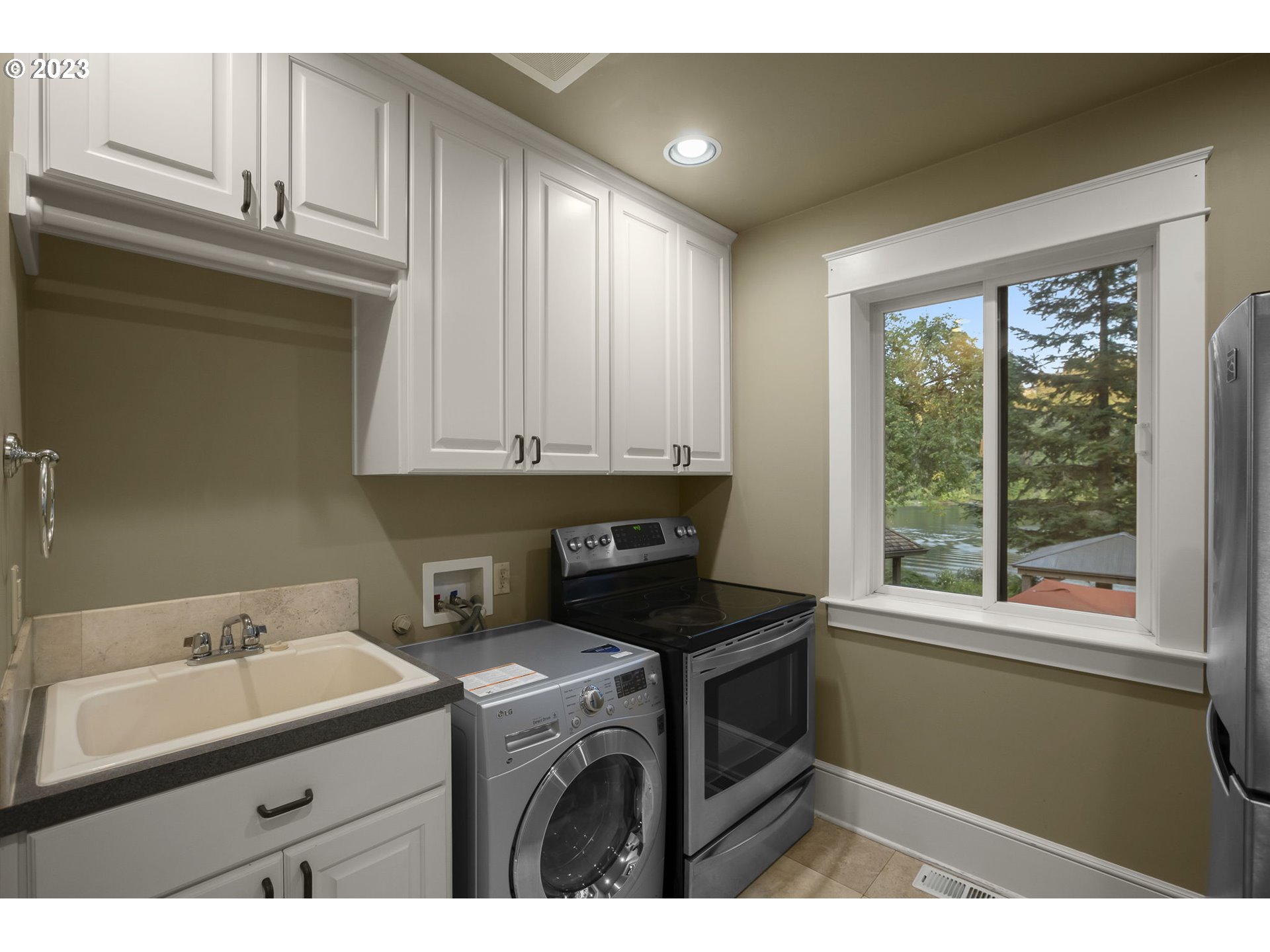 224 Southwest Forest Cove Road West Linn, OR 97068 - Photo 25 of 36 a kitchen with a sink cabinets and a window