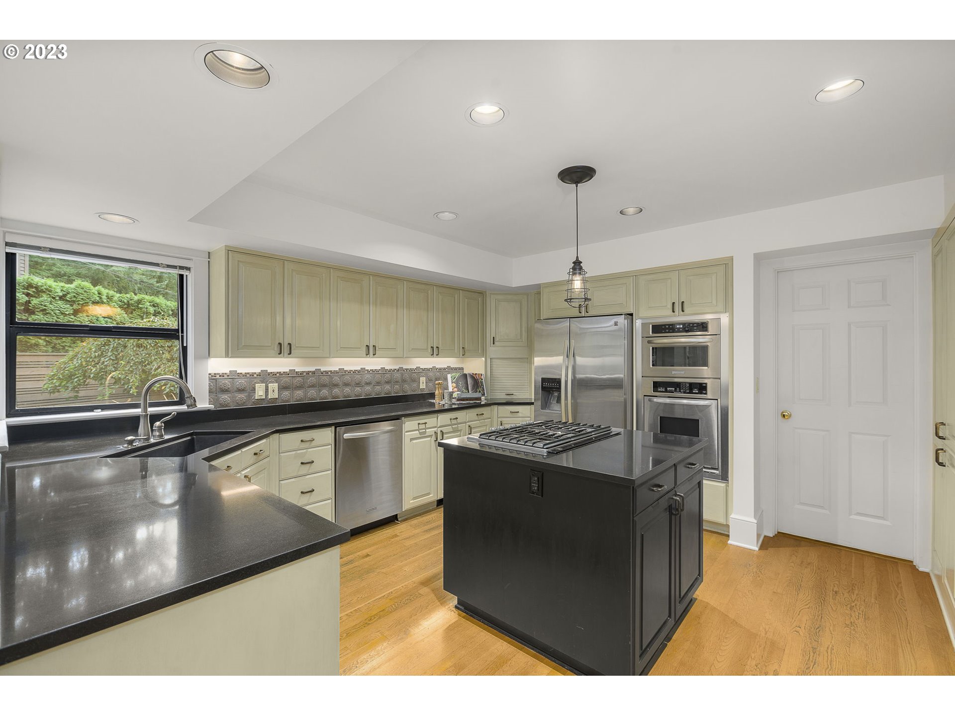 224 Southwest Forest Cove Road West Linn, OR 97068 - Photo 8 of 36 a kitchen with stainless steel appliances granite countertop a stove a sink and a refrigerator