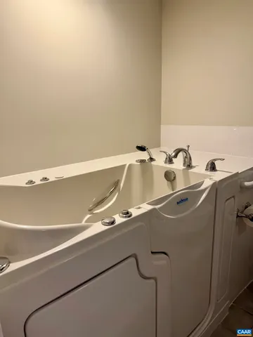 $3,500 | 500 Crestwood Drive, Unit 2101, Charlottesville, VA 22903