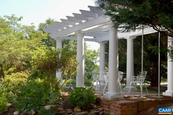 a view of a fountain in front of house