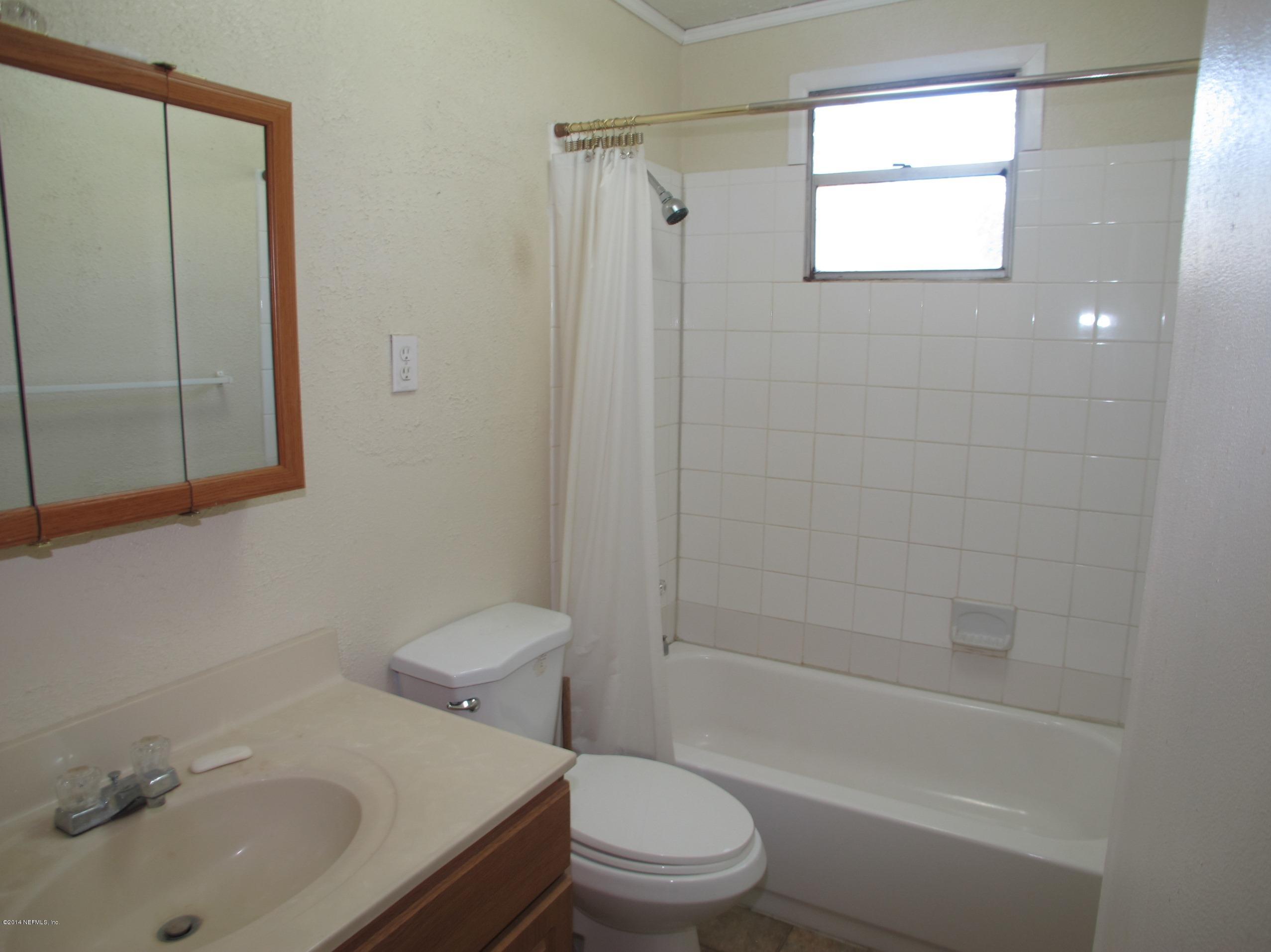 10593 Joes Road Jacksonville, FL 32221 - Photo 14 of 21 a bathroom with a sink toilet and shower