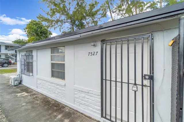 $1,000,000 | 7525 Northeast Miami Court, Miami, FL 33138