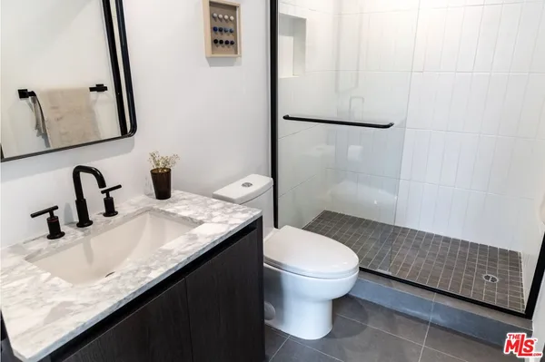 $5,199 | 843 North Mariposa Avenue, Unit 1, Los Angeles, CA 90029