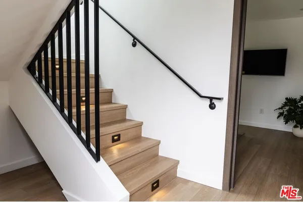 $5,199 | 843 North Mariposa Avenue, Unit 1, Los Angeles, CA 90029