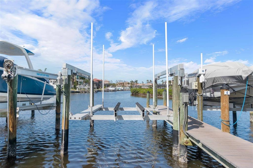 4110 Commodore Boulevard Cortez, FL 34215 - Photo 23 of 28