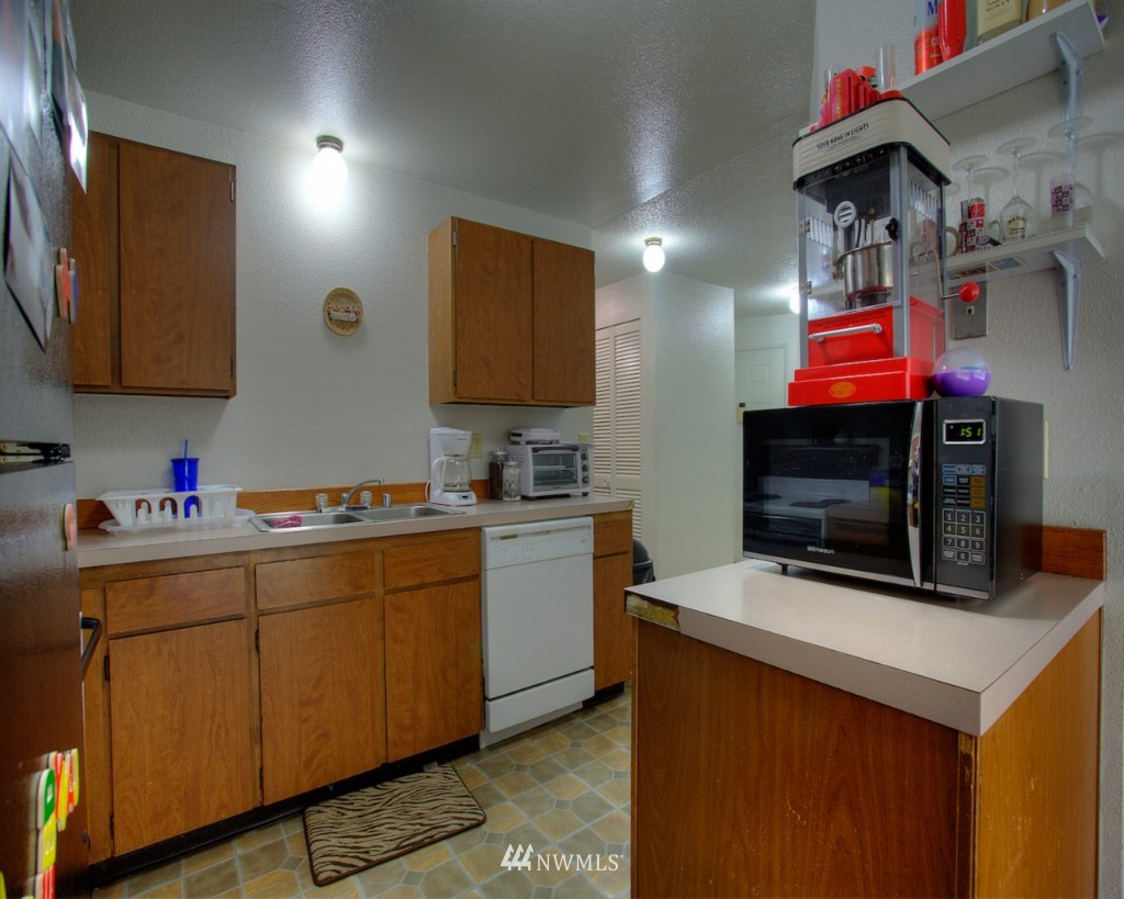 3919 Mason Loop Road Tacoma, WA 98409 - Photo 17 of 20 a kitchen that has a sink and a stove in it