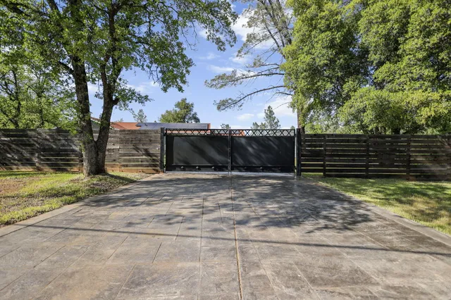 $500,000 | 17622 China Gulch Drive, Anderson, CA 96007