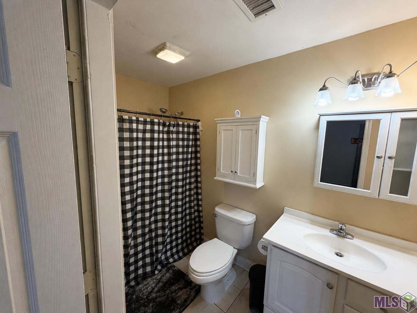 7300 Burbank Drive, Unit 45 Baton Rouge, LA 70820 - Photo 3 of 6 Upstairs Bath