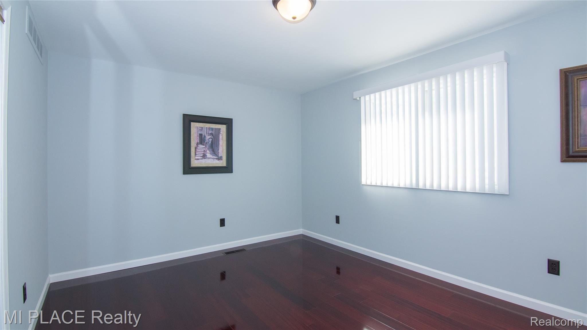 17111 Westhampton Road Southfield, MI 48075 - Photo 28 of 43 Master Bedroom