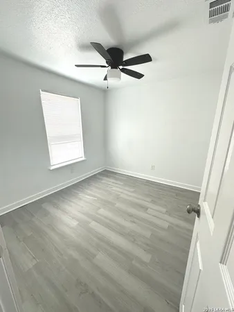 $1,700 | 514 Davis Avenue, Devine, TX 78016