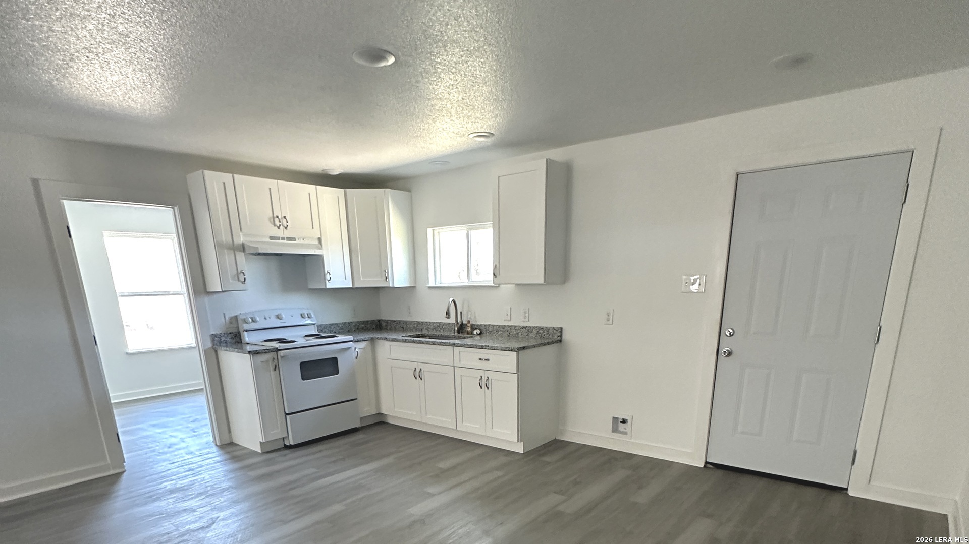 514 Davis Avenue Devine, TX 78016 - Photo 6 of 13