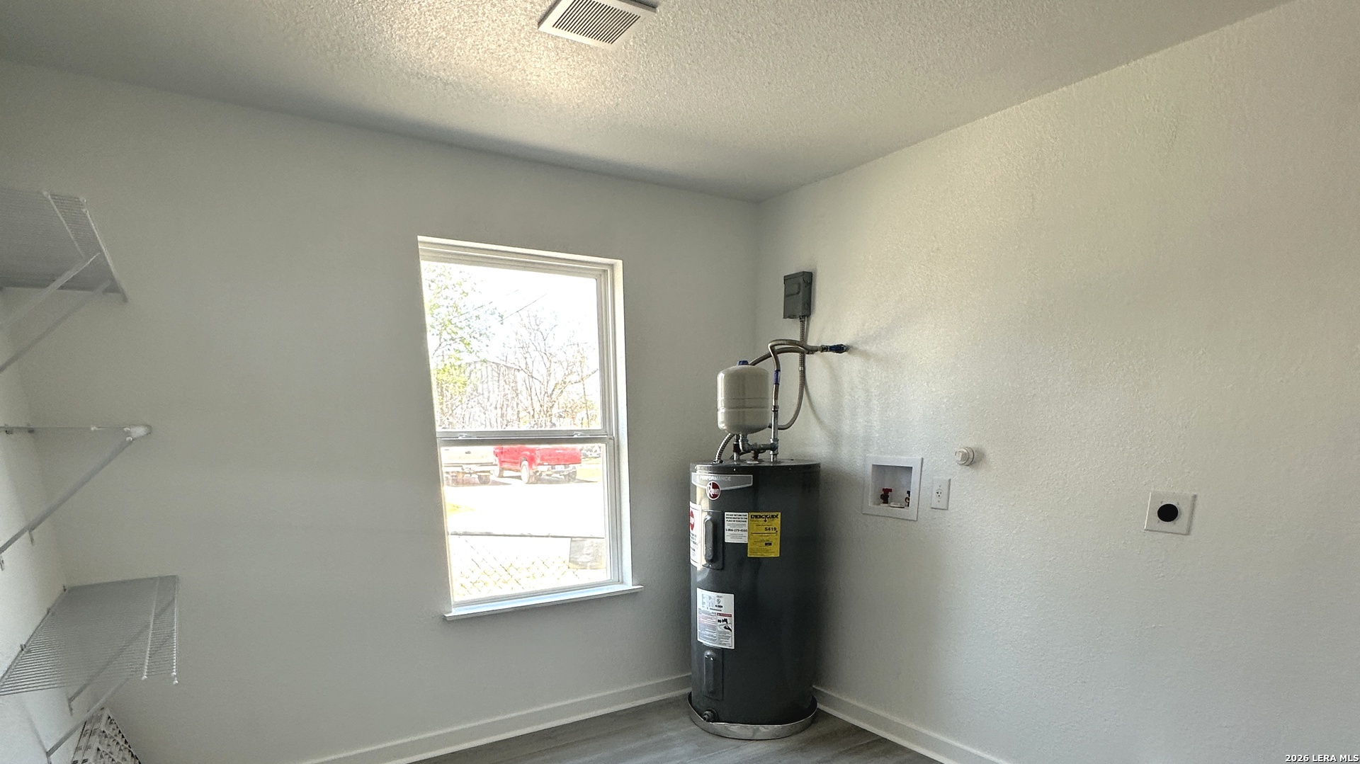 514 Davis Avenue Devine, TX 78016 - Photo 7 of 13