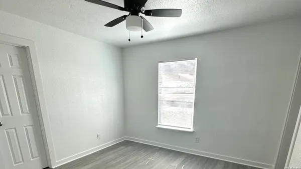 $1,700 | 514 Davis Avenue, Devine, TX 78016