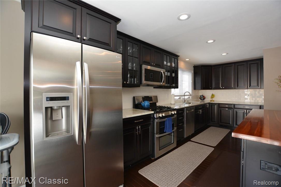 22529 Sheridan Road Novi, MI 48375 - Photo 8 of 17 Kitchen