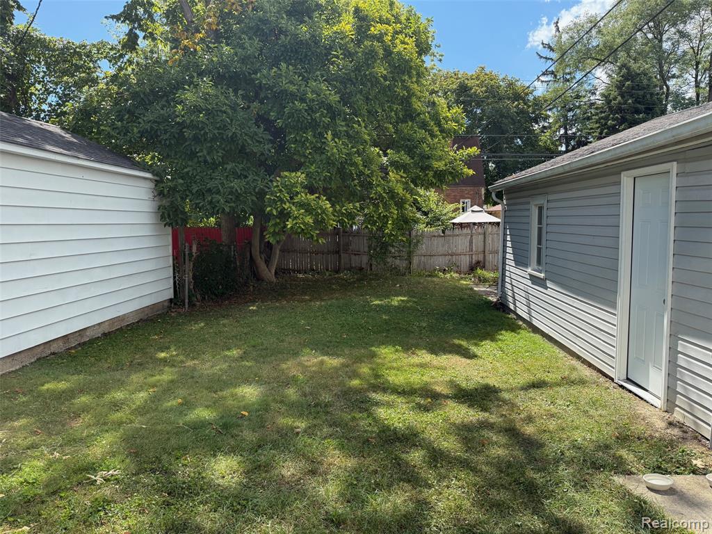 8060 Standard Street Center Line, MI 48015 - Photo 3 of 28 Gallery Image 3