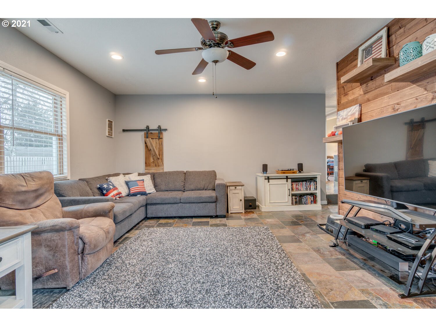 3155 5th Street Hubbard, OR 97032 - Photo 10 of 32 Gallery Image 10