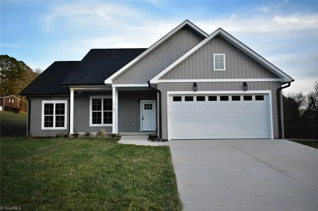$449,000 | 2142 Elizabeth Drive, Mount Airy, NC 27030