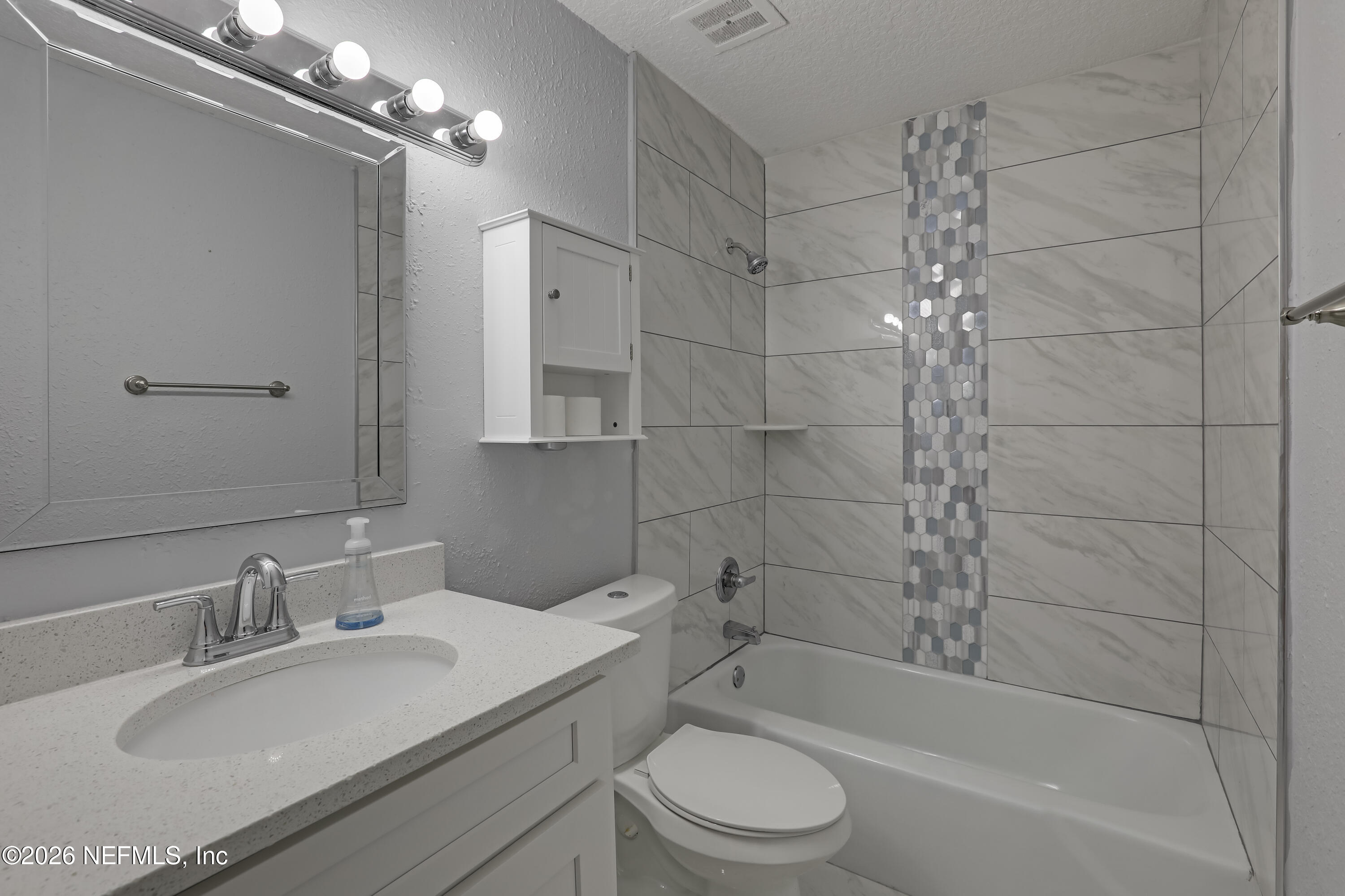 4915 Baymeadows Road, Unit 8H Jacksonville, FL 32217 - Photo 30 of 40 29 Guest Bathroom