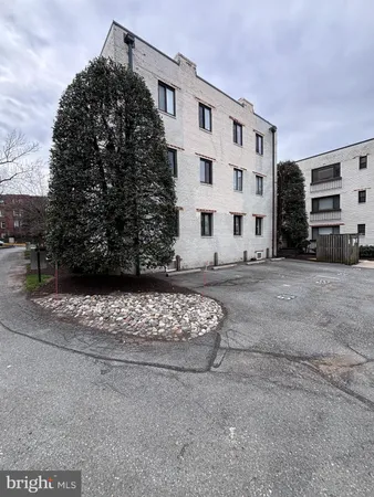 $2,100 | 3815 Davis Place Northwest, Unit 1, Washington, DC 20007