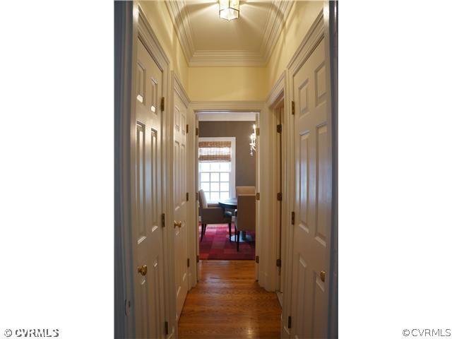 339 Lexington Road Richmond, VA 23226 - Photo 6 of 19 Interior Space/Layout - Middle hallway between din