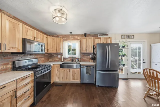 $217,000 | 6528 South Navajo Drive, Bartonville, IL 61607