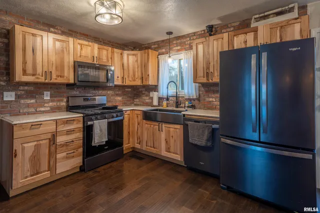 $225,000 | 6528 South Navajo Drive, Bartonville, IL 61607