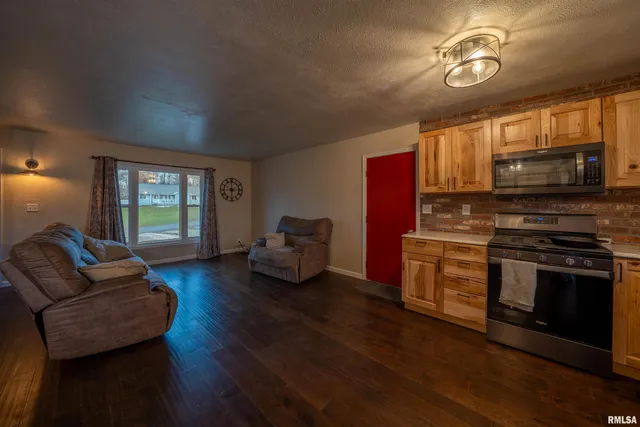 $225,000 | 6528 South Navajo Drive, Bartonville, IL 61607