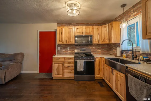 $225,000 | 6528 South Navajo Drive, Bartonville, IL 61607