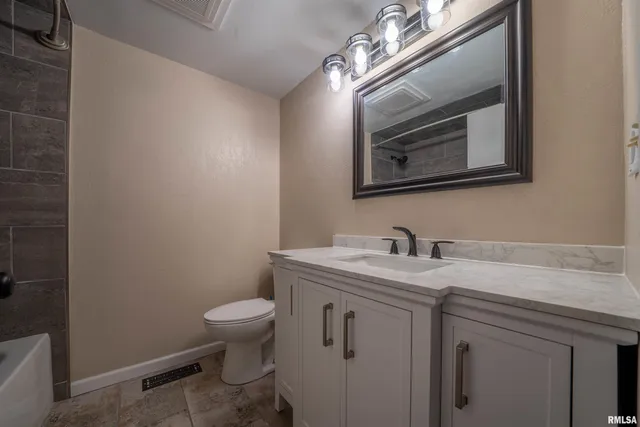 $225,000 | 6528 South Navajo Drive, Bartonville, IL 61607