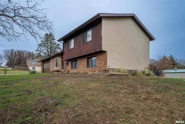 $225,000 | 6528 South Navajo Drive, Bartonville, IL 61607