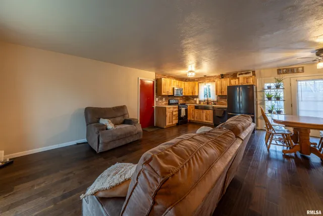 $225,000 | 6528 South Navajo Drive, Bartonville, IL 61607