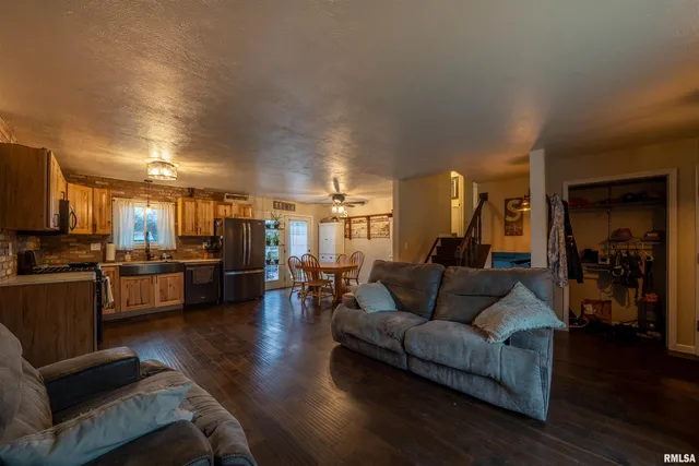 $225,000 | 6528 South Navajo Drive, Bartonville, IL 61607