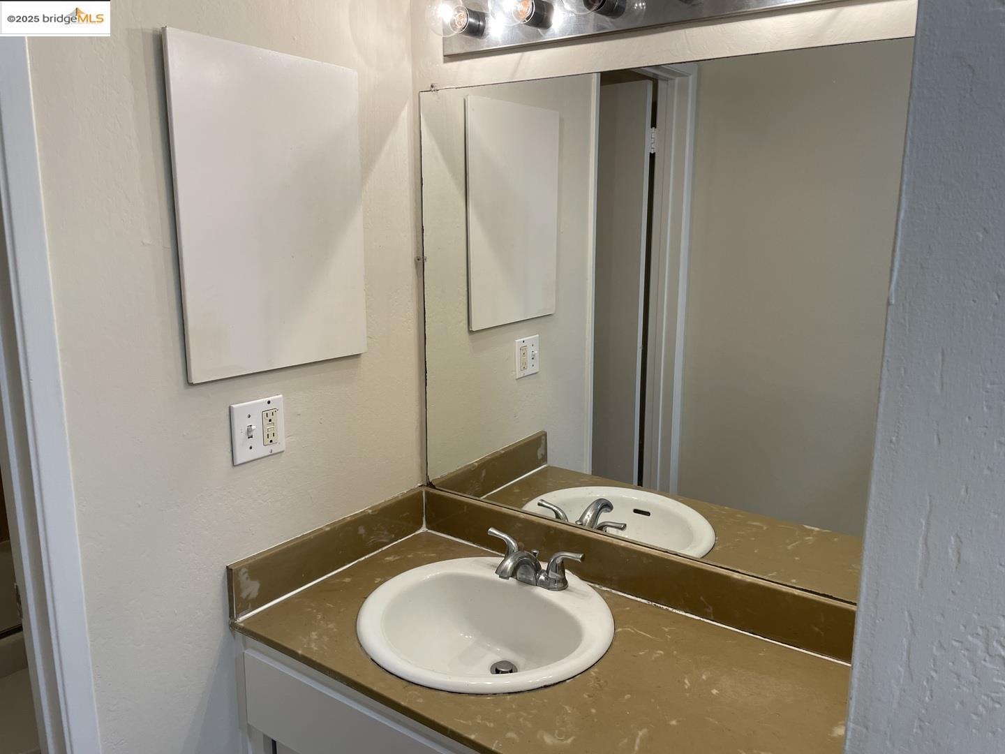 Watergate Emeryville, CA 94608 - Photo 9 of 18 a bathroom with a sink and mirror