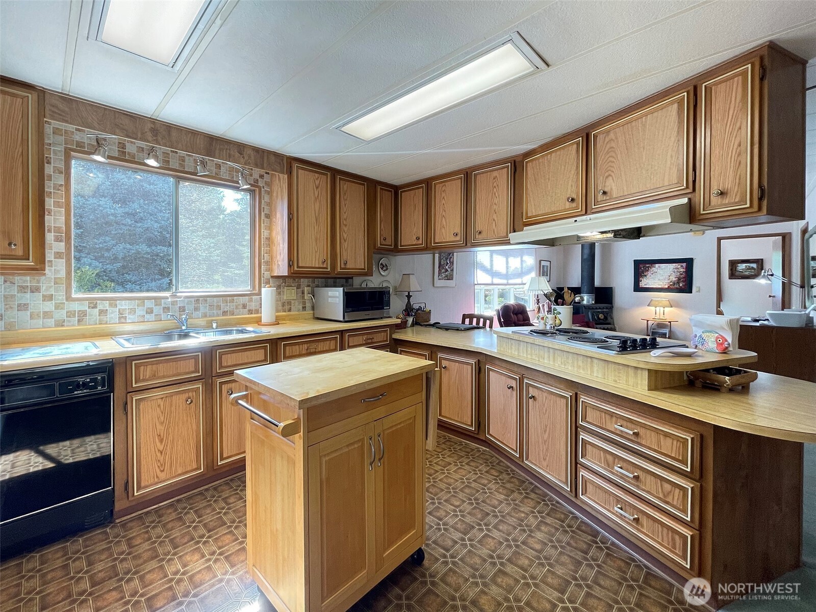 121 Ivy Lane Port Angeles, WA 98362 - Photo 11 of 38