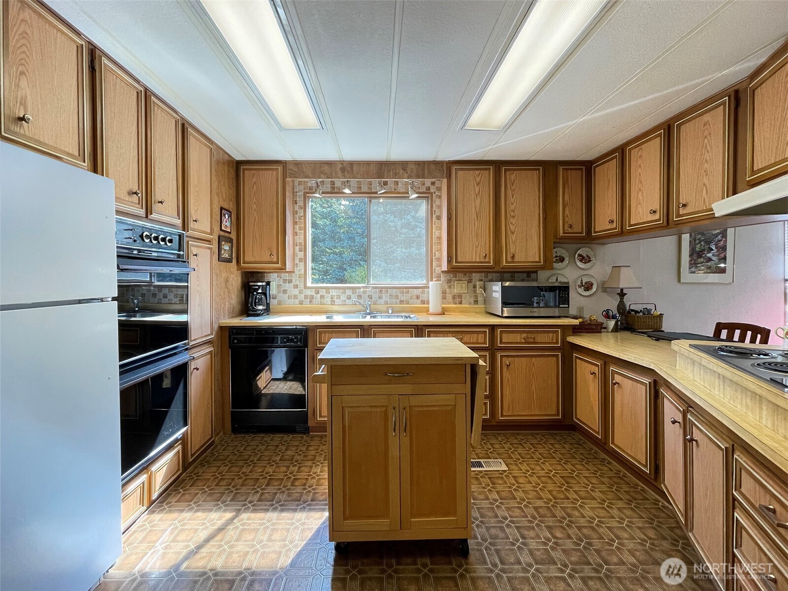 121 Ivy Lane Port Angeles, WA 98362 - Photo 10 of 38