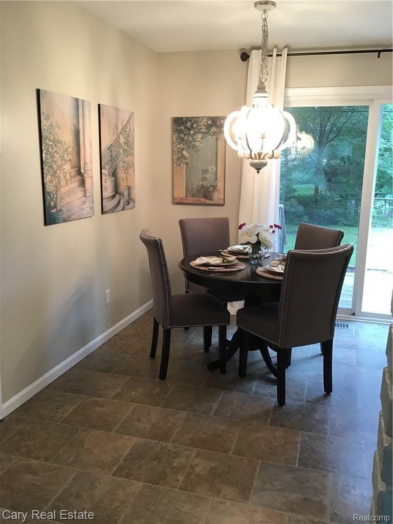 1311 Delta Road Walled Lake, MI 48390 - Photo 8 of 19 Dining Area