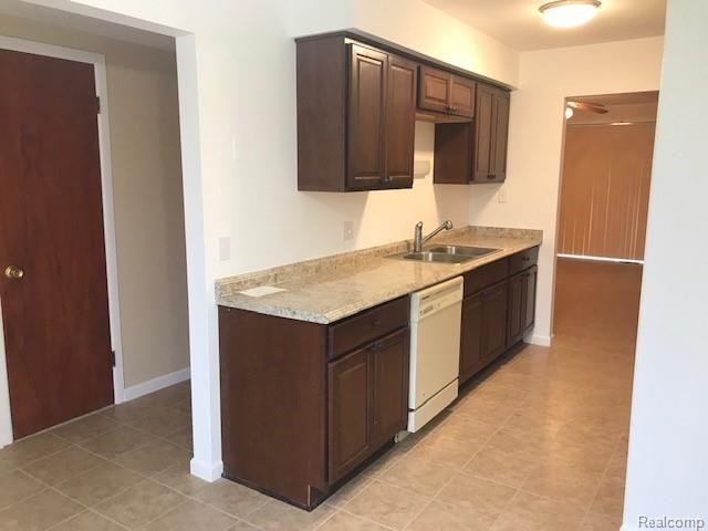 4426 15 Mile Road Sterling Heights, MI 48310 - Photo 11 of 14 IMG_5112.jpg