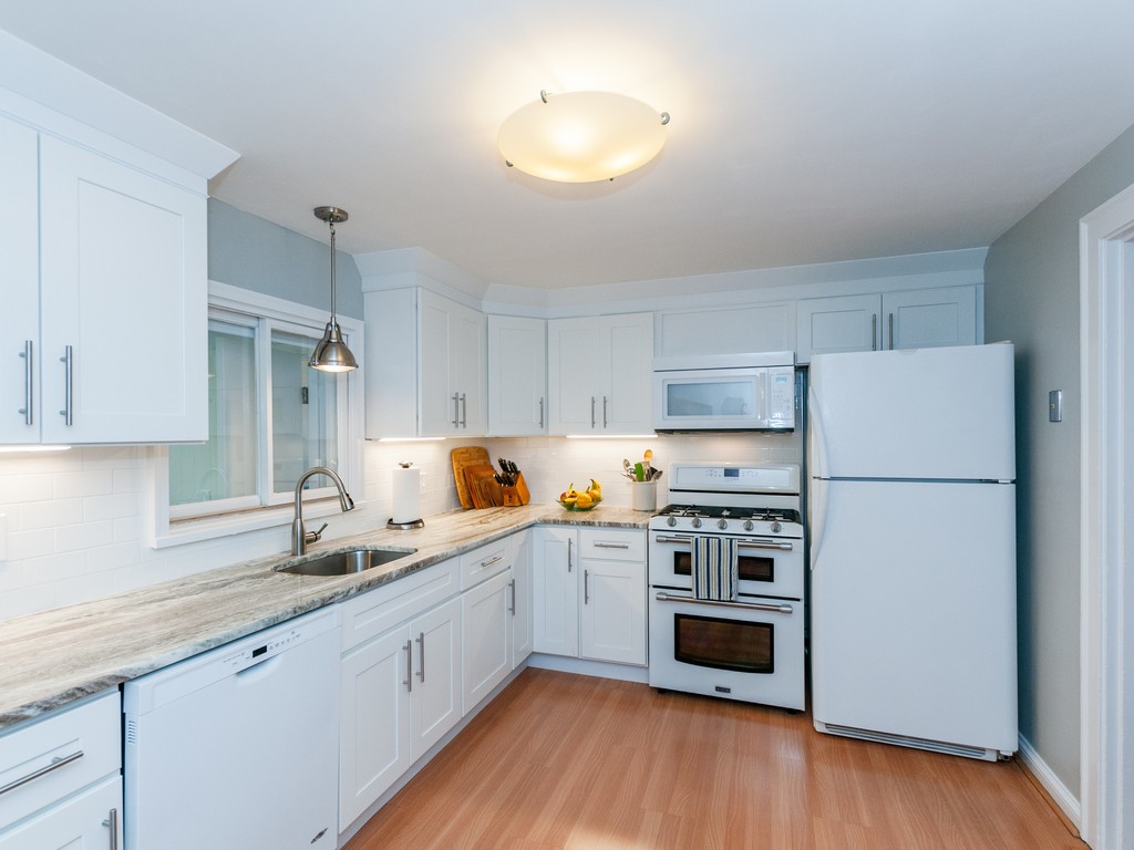 37 Landon Road Milton, MA 02186 - Photo 3 of 26 Gallery Image 3