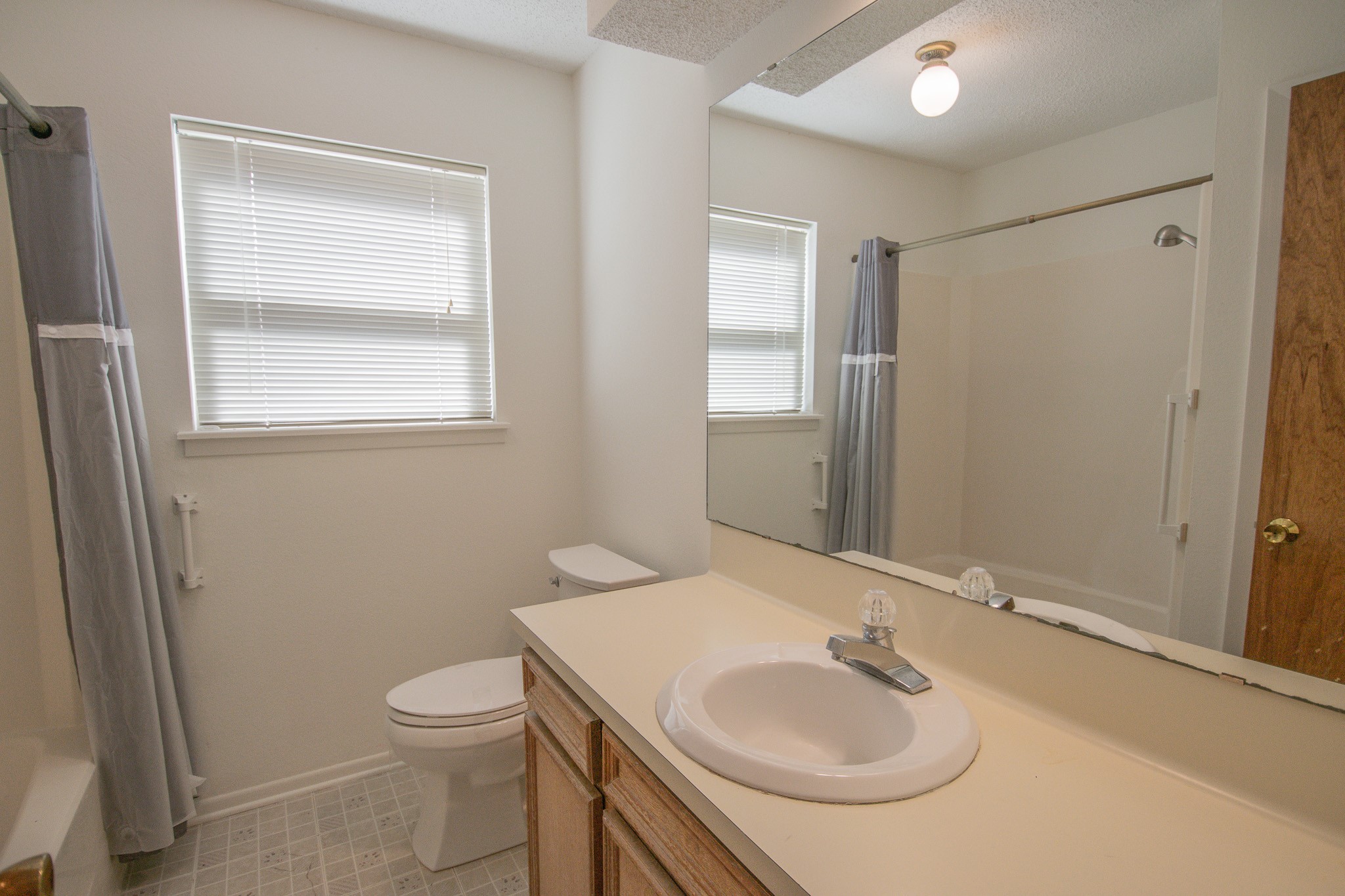 3 Lazybrook Street Angleton, TX 77515 - Photo 16 of 29 Bathroom 2