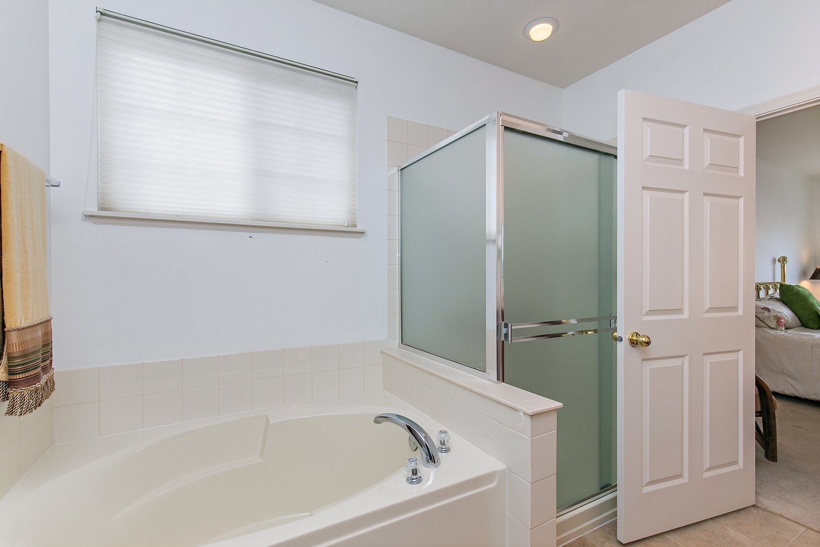 5876 Leeds Road Hoffman Estates, IL 60192 - Photo 17 of 37 a bathroom with a bathtub and a shower