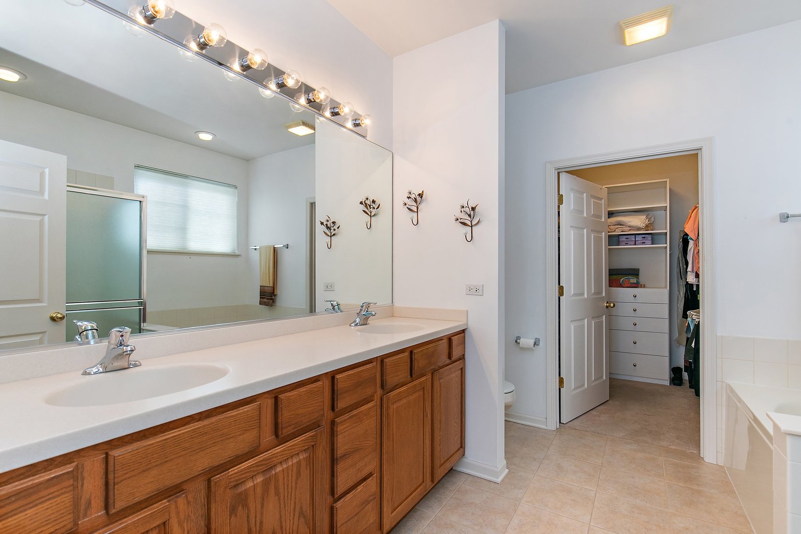 5876 Leeds Road Hoffman Estates, IL 60192 - Photo 18 of 37 a bathroom with a sink double vanity and a mirror