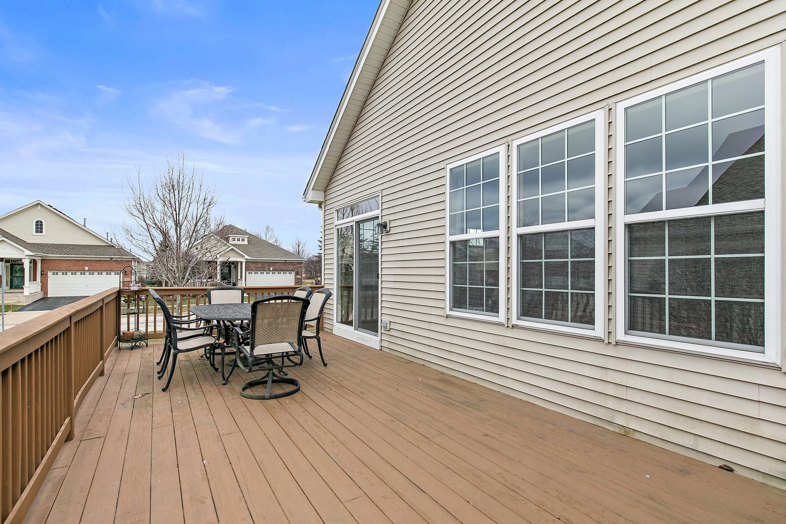 5876 Leeds Road Hoffman Estates, IL 60192 - Photo 22 of 37 a house view with a seating space