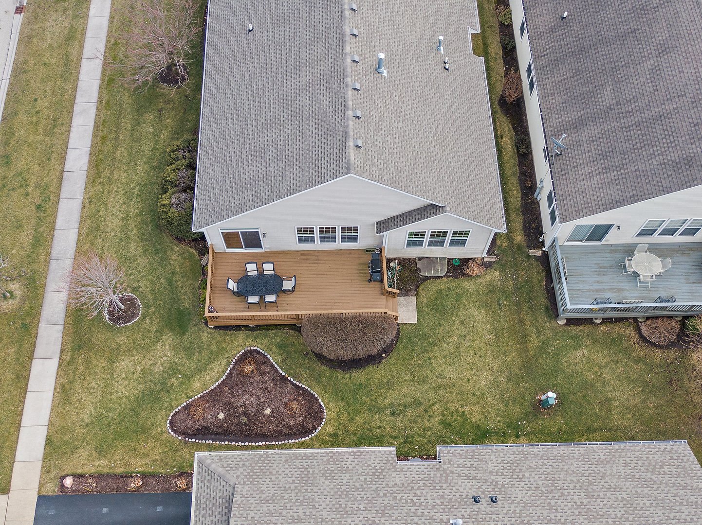 5876 Leeds Road Hoffman Estates, IL 60192 - Photo 25 of 37 an outdoor space with furniture