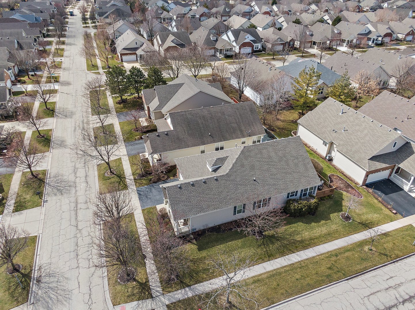 5876 Leeds Road Hoffman Estates, IL 60192 - Photo 28 of 37 an aerial view of a house with a yard