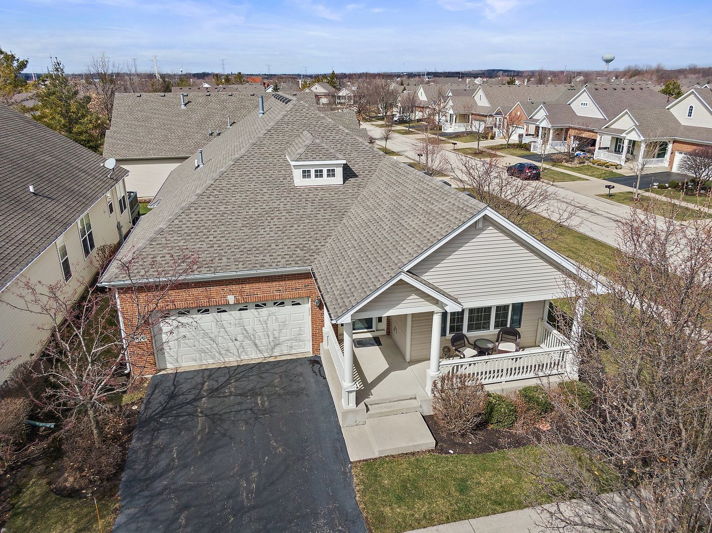 5876 Leeds Road Hoffman Estates, IL 60192 - Photo 31 of 37 an aerial view of multiple house