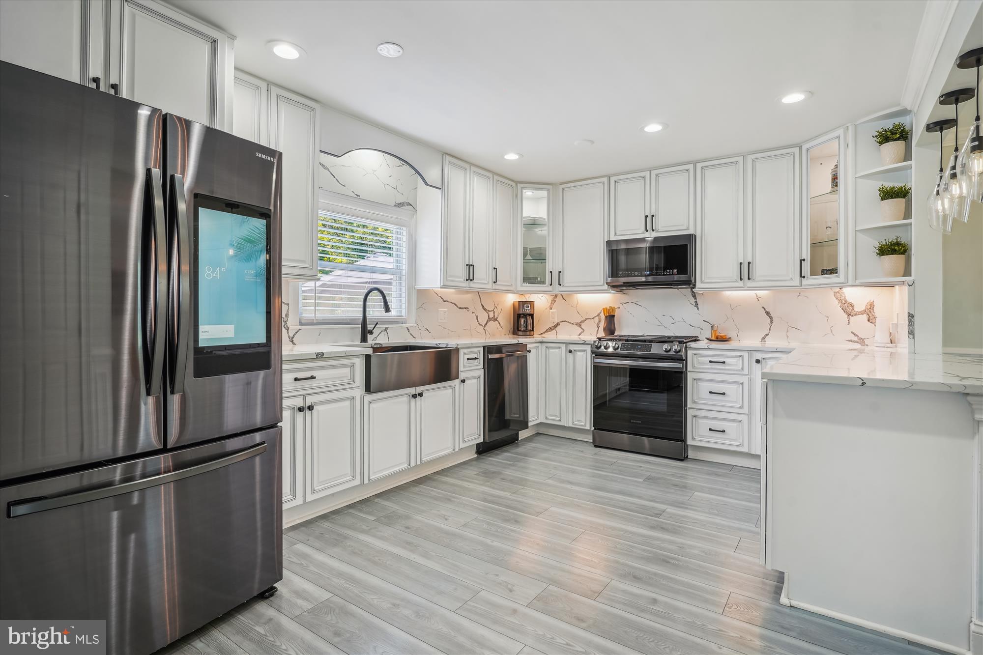 5308 Crown Point Road Burke, VA 22015 - Photo 12 of 75 Gorgeous kitchen with sleek quartz countertops