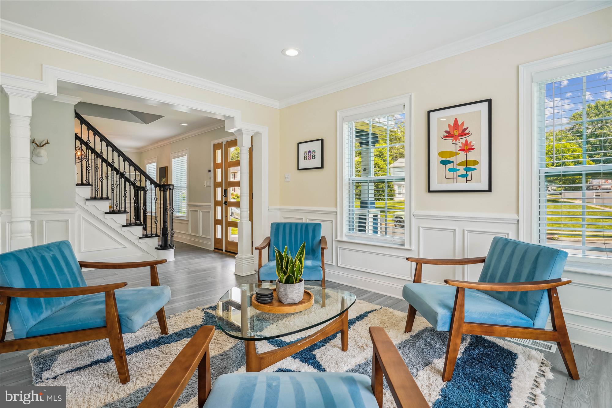 5308 Crown Point Road Burke, VA 22015 - Photo 4 of 75 Light filled living room